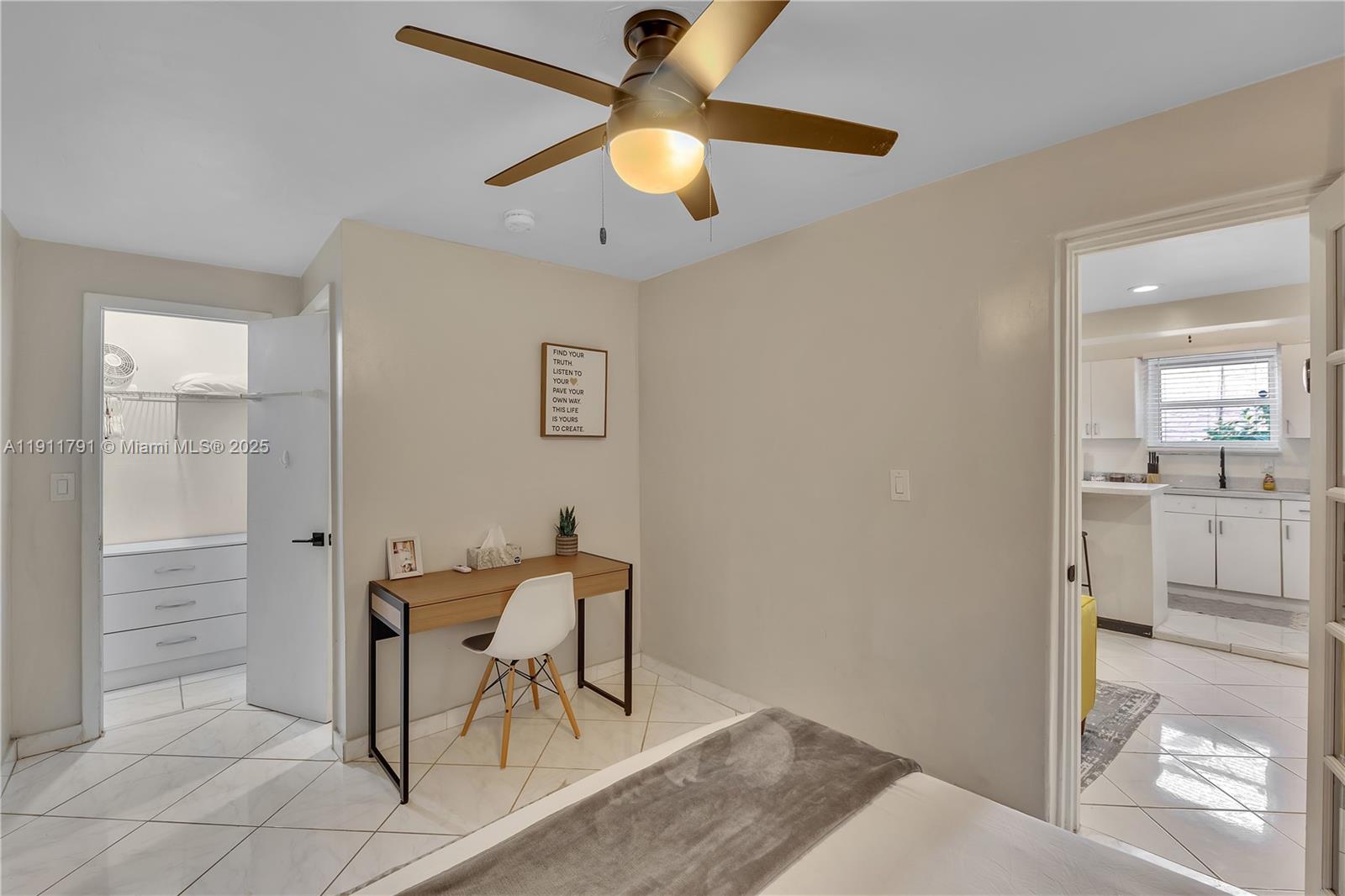 HOLLYWOOD - Residential Income