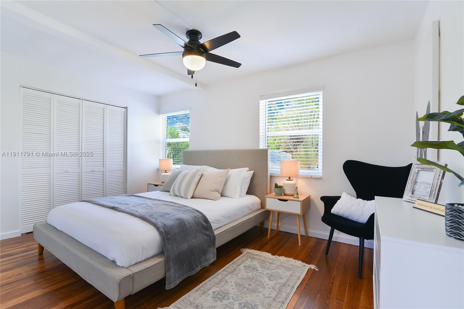 HOLLYWOOD - Residential Income