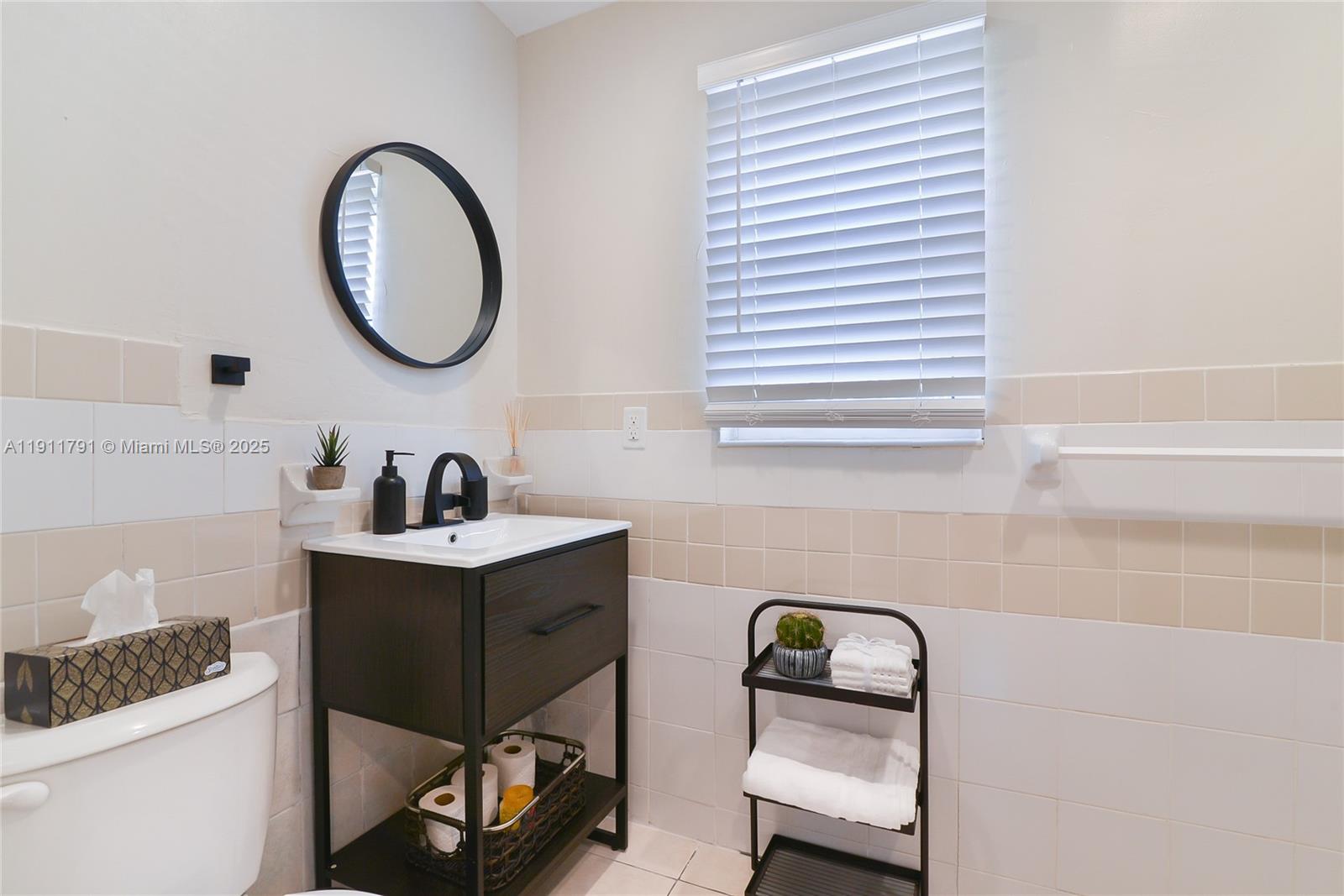 HOLLYWOOD - Residential Income