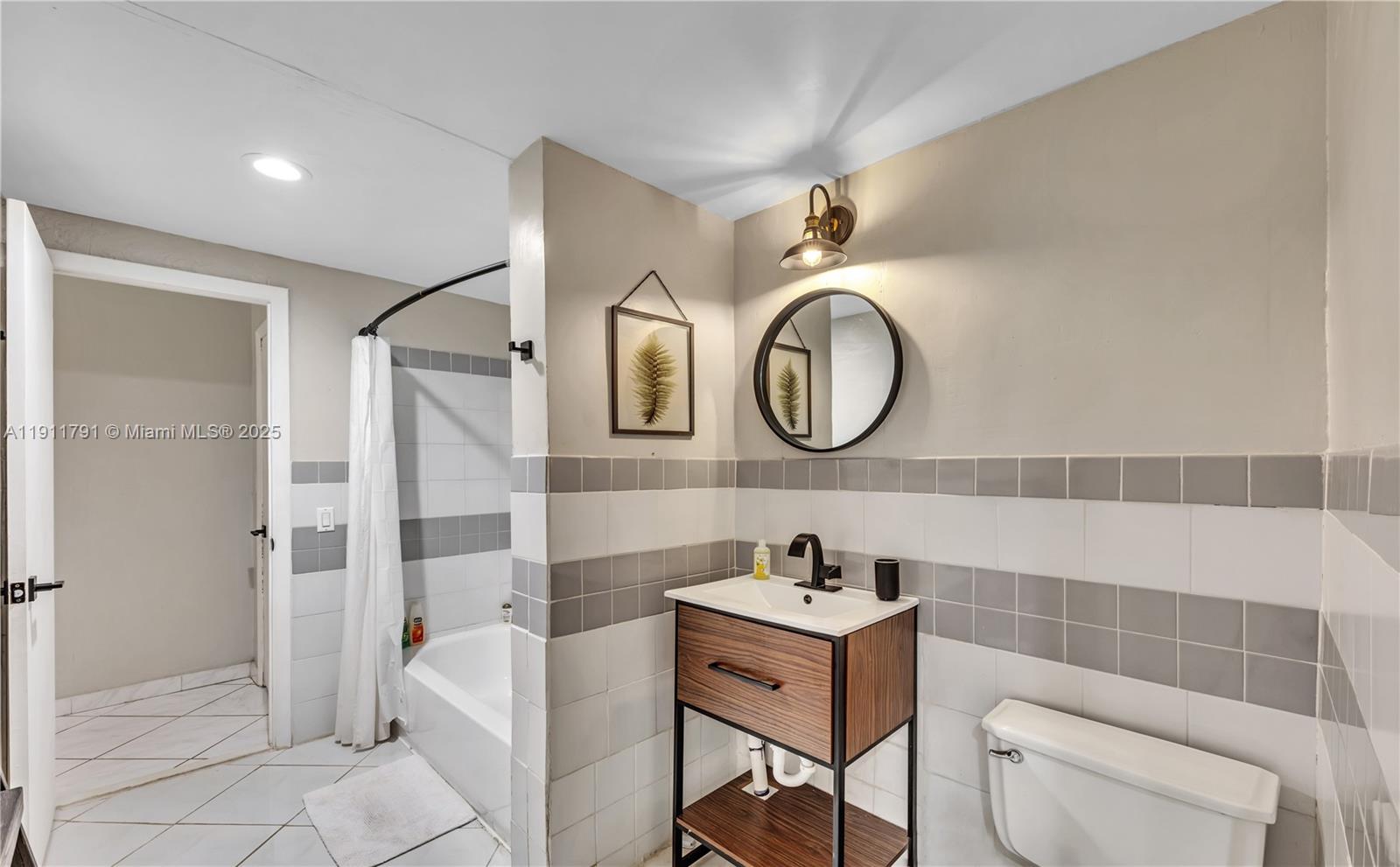 HOLLYWOOD - Residential Income