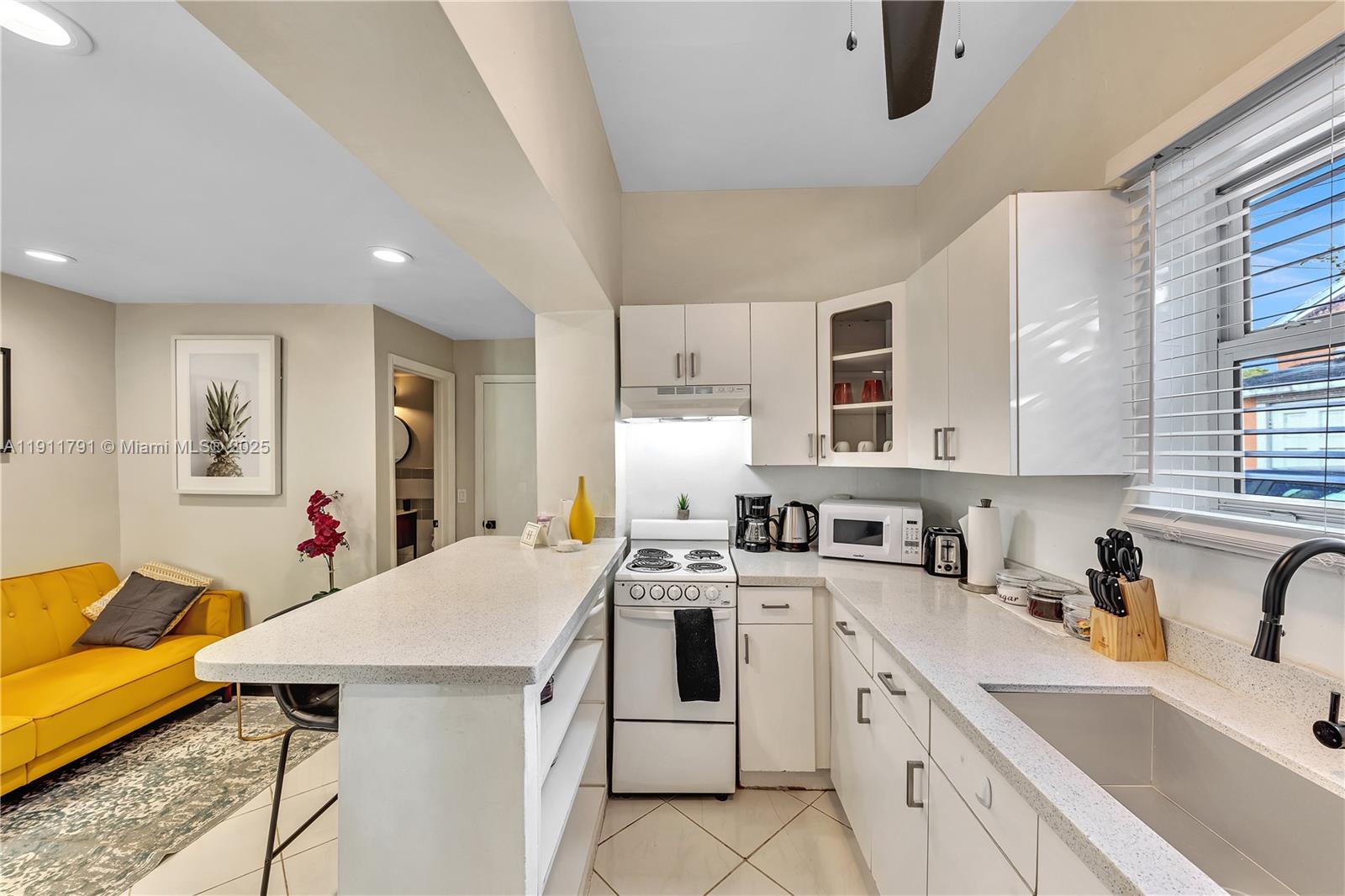 HOLLYWOOD - Residential Income