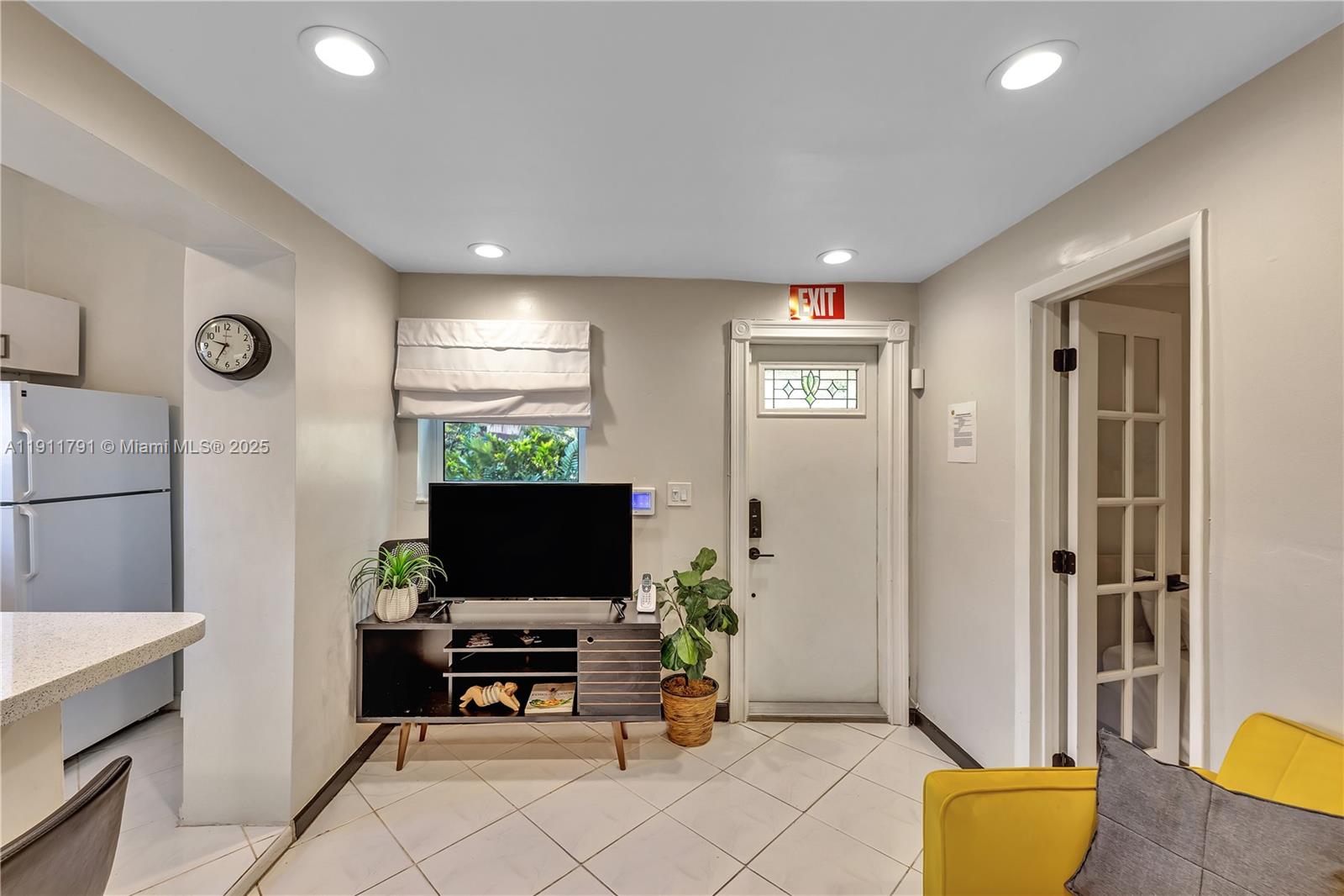 HOLLYWOOD - Residential Income