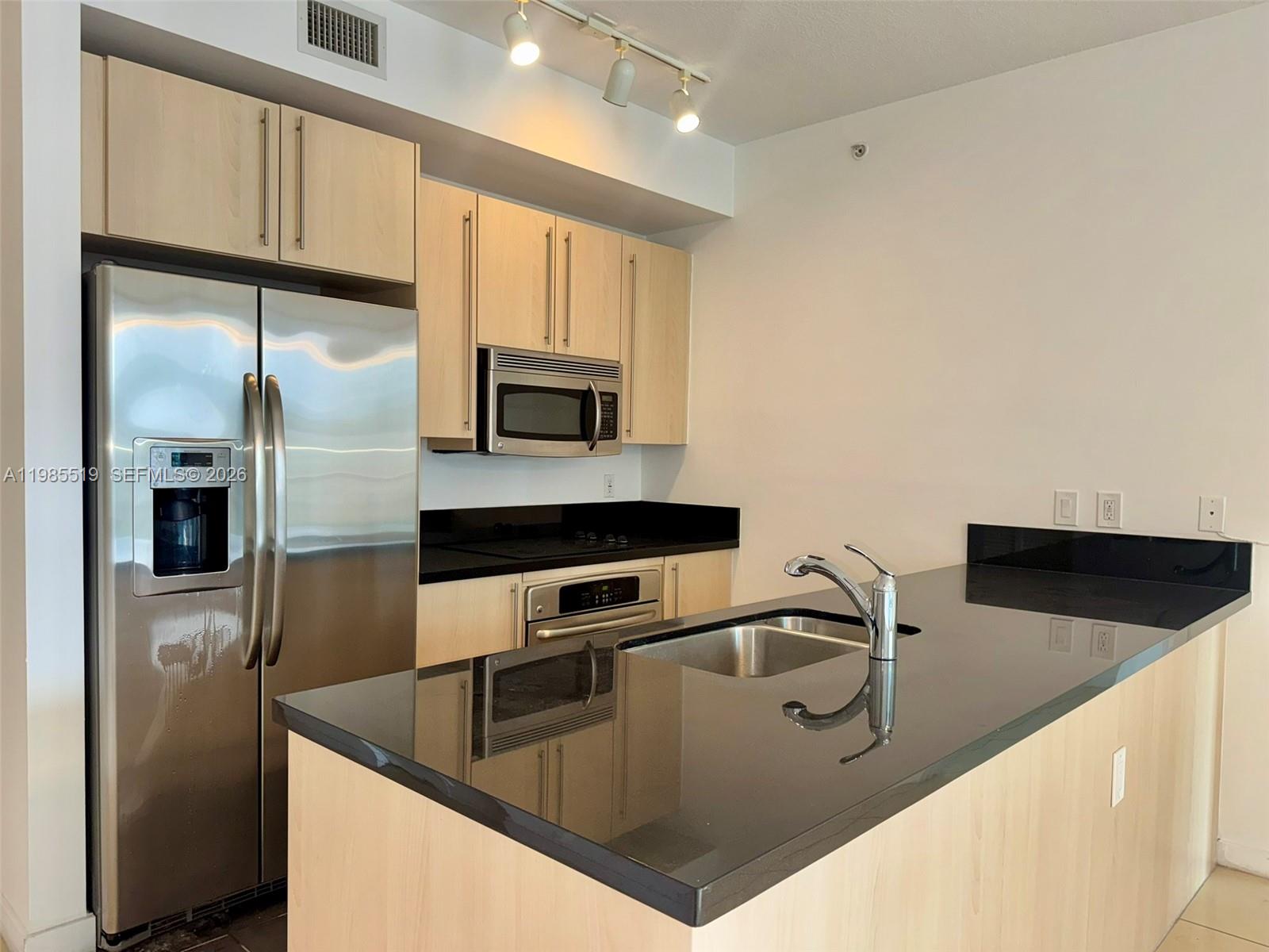 THE AXIS ON BRICKELL COND - Residential