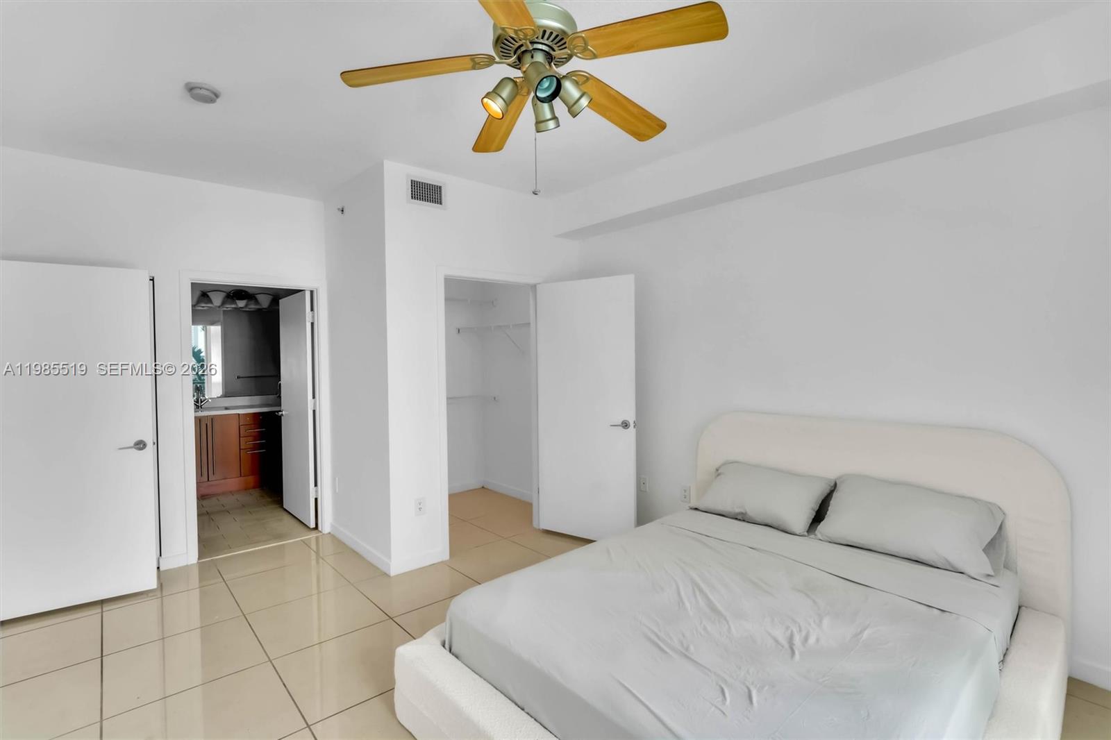 THE AXIS ON BRICKELL COND - Residential