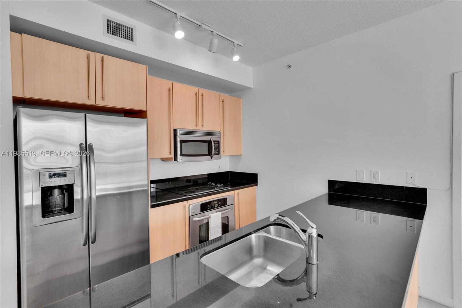 THE AXIS ON BRICKELL COND - Residential