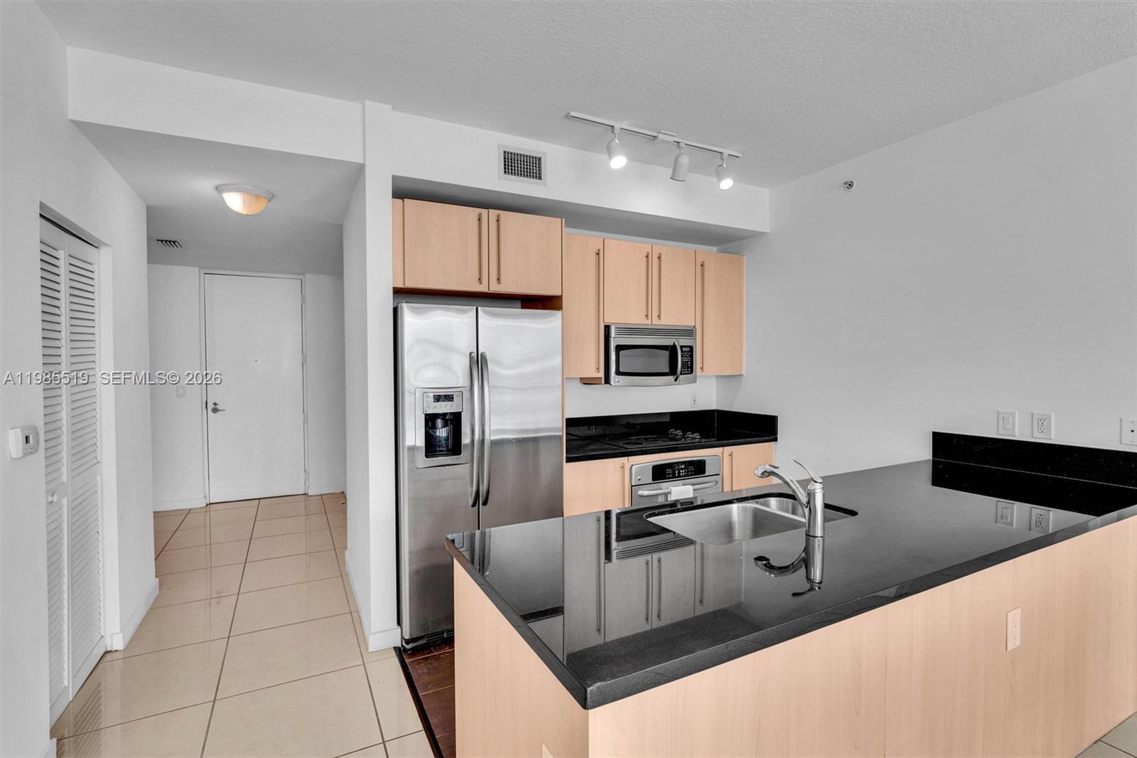 THE AXIS ON BRICKELL COND - Residential