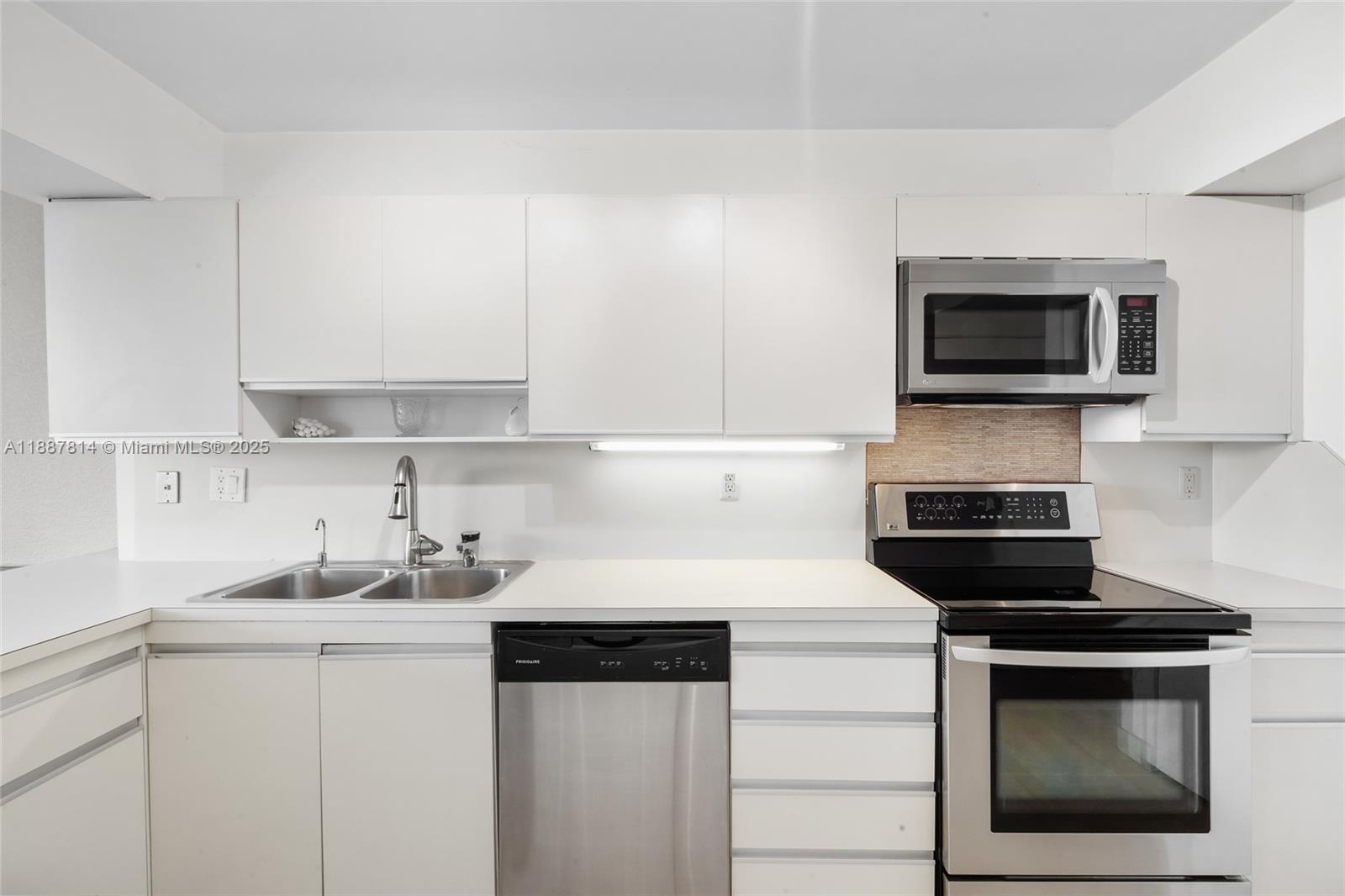 TURNBERRY ISLE SOUTH COND - Residential