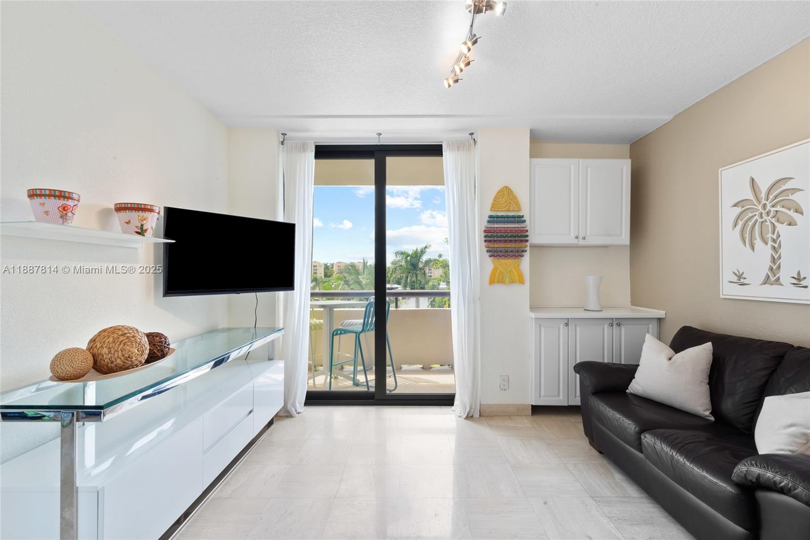TURNBERRY ISLE SOUTH COND - Residential