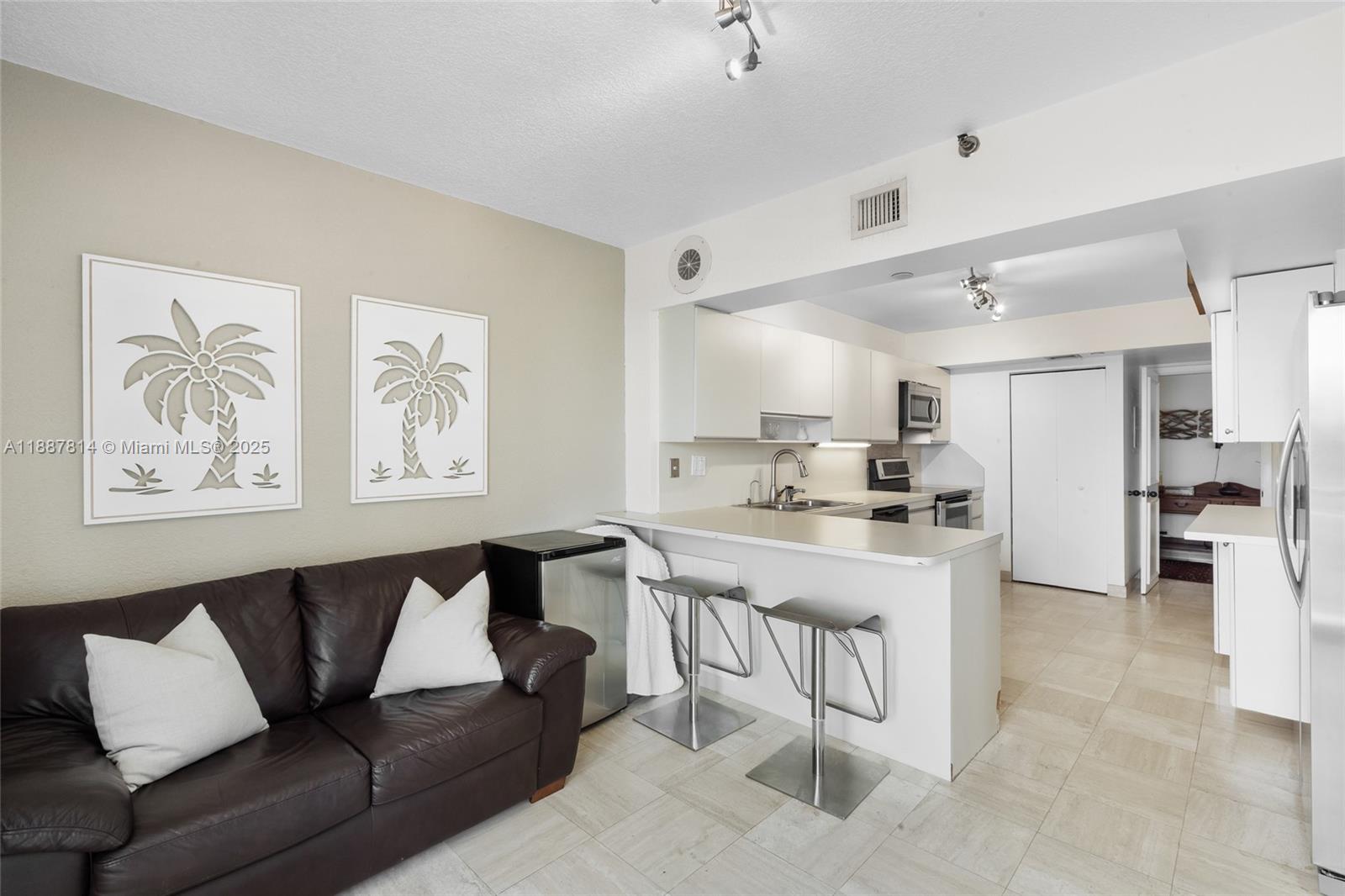 TURNBERRY ISLE SOUTH COND - Residential