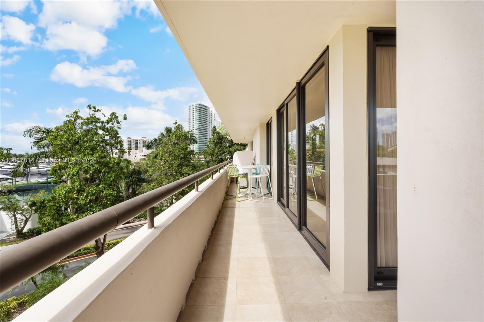 TURNBERRY ISLE SOUTH COND - Residential