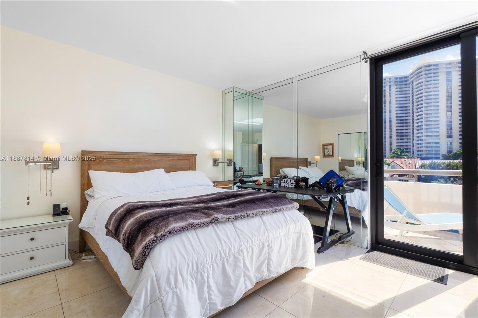 TURNBERRY ISLE SOUTH COND - Residential