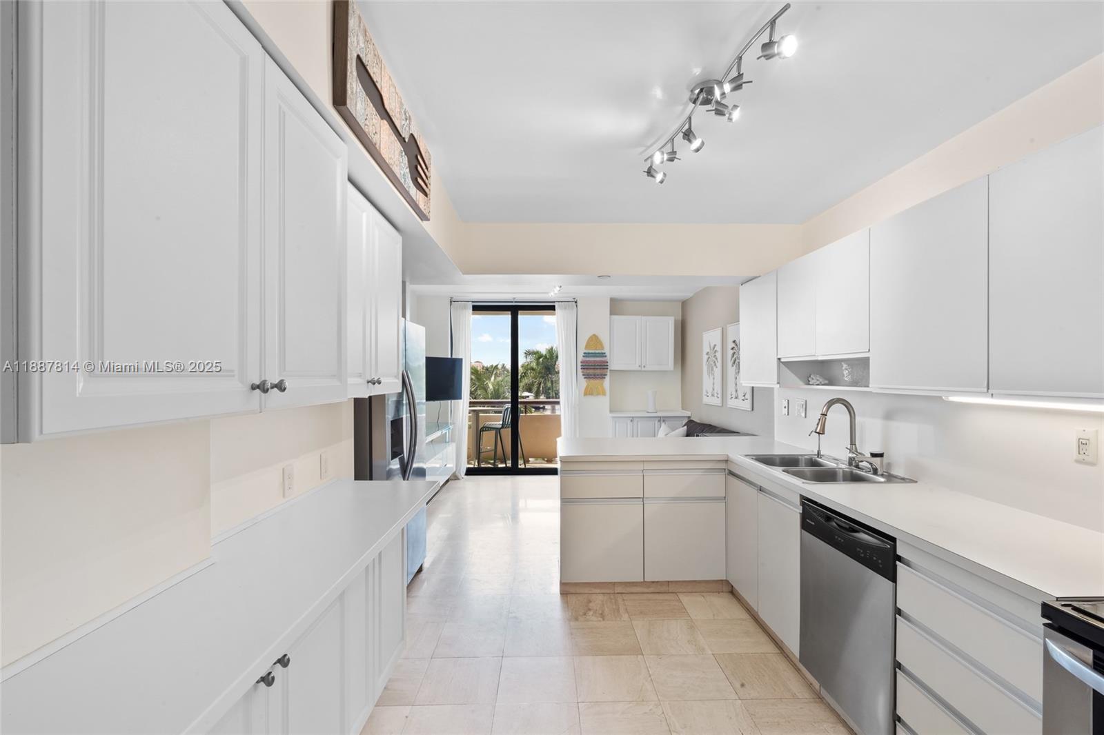 TURNBERRY ISLE SOUTH COND - Residential