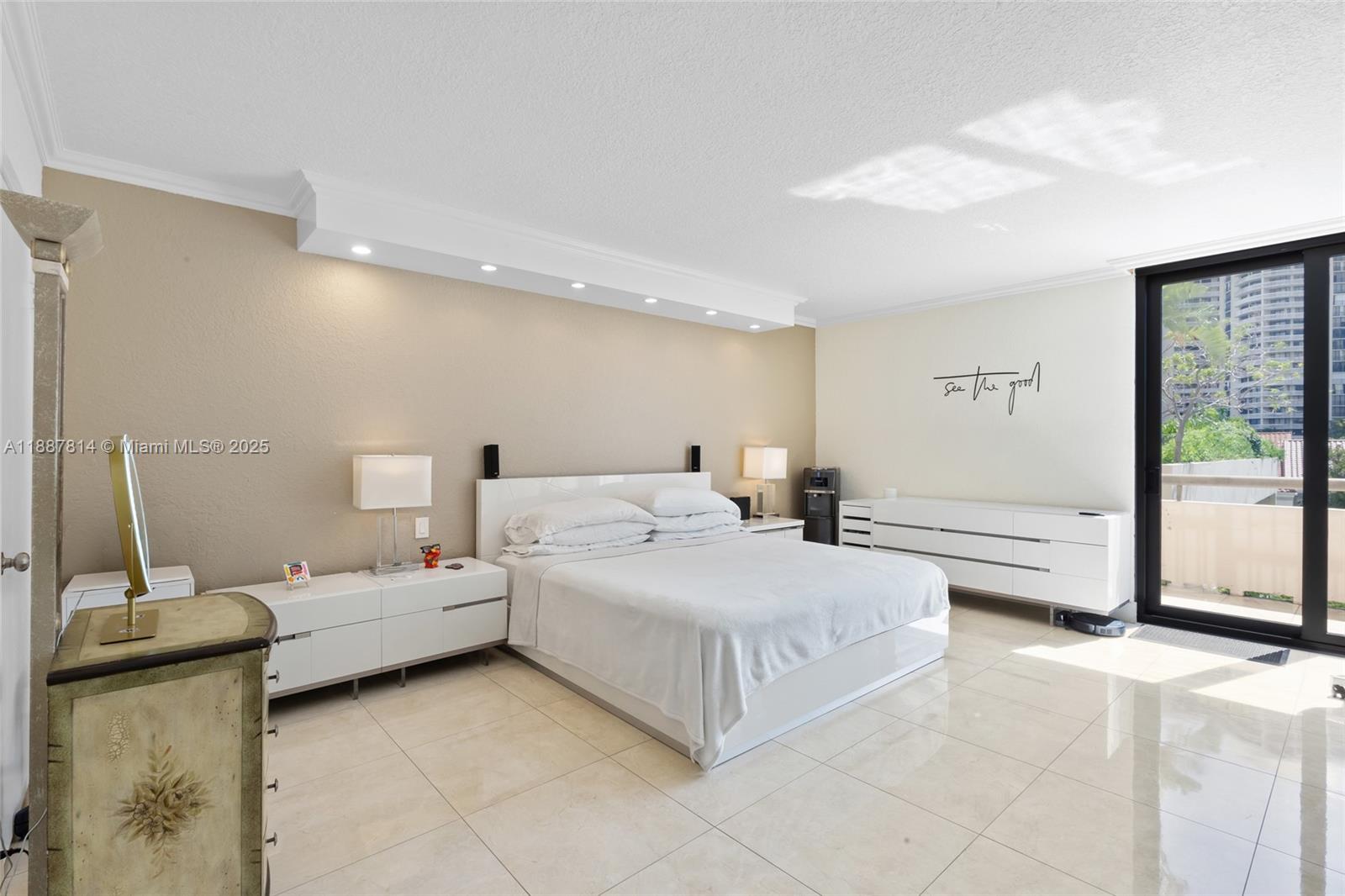 TURNBERRY ISLE SOUTH COND - Residential