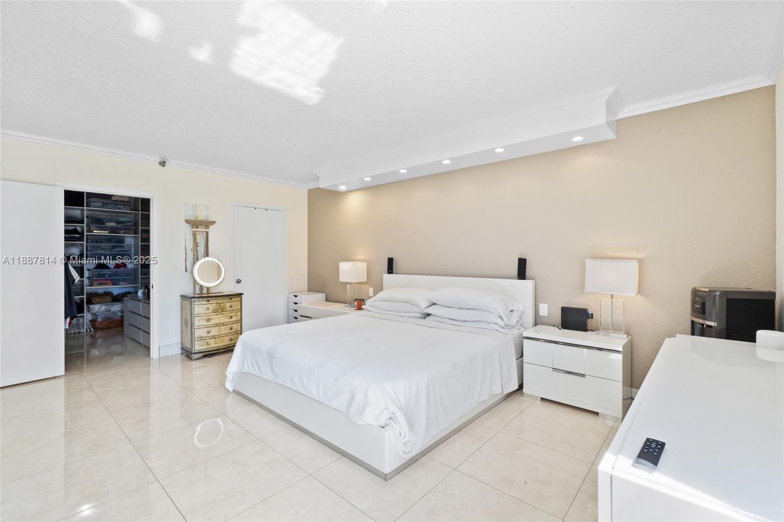 TURNBERRY ISLE SOUTH COND - Residential