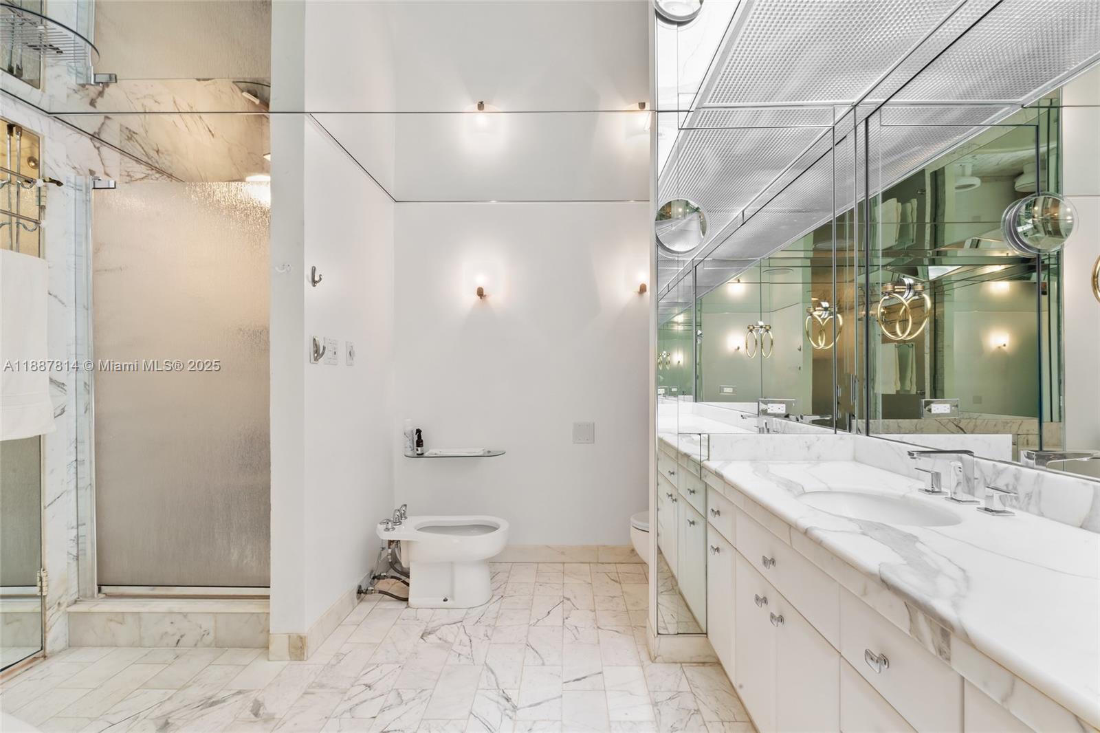 TURNBERRY ISLE SOUTH COND - Residential