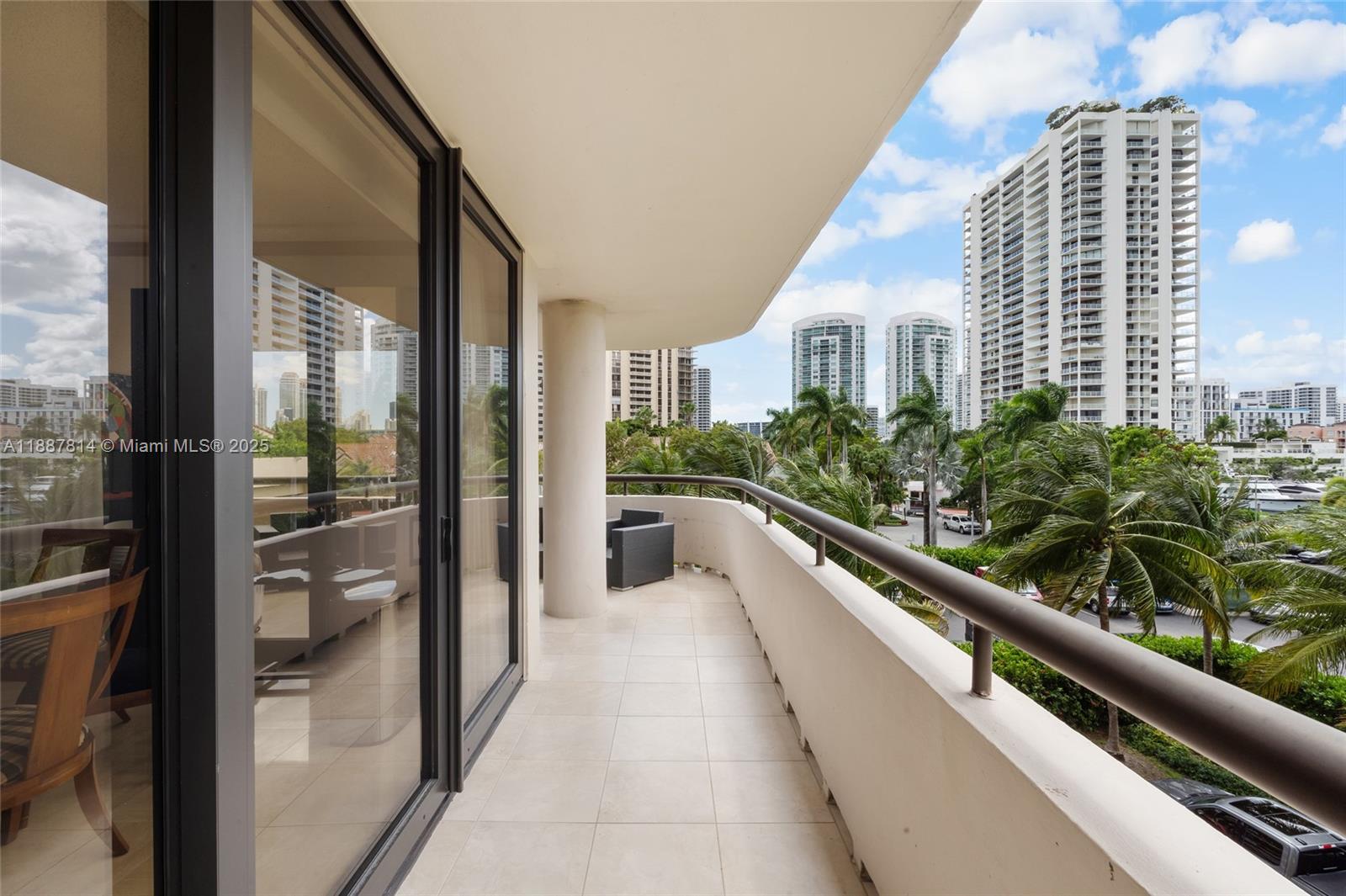 TURNBERRY ISLE SOUTH COND - Residential