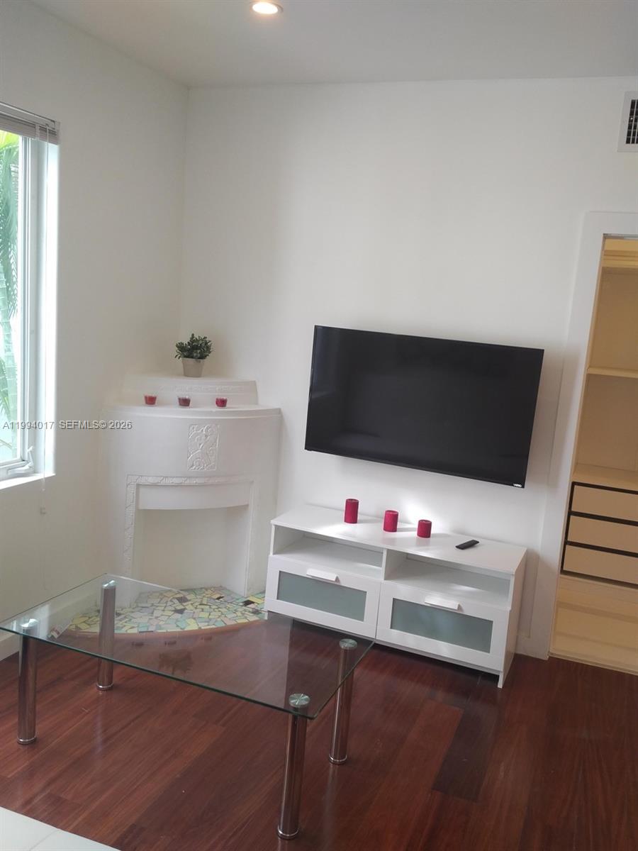 JEFFERSON PLACE CONDO - Residential Lease