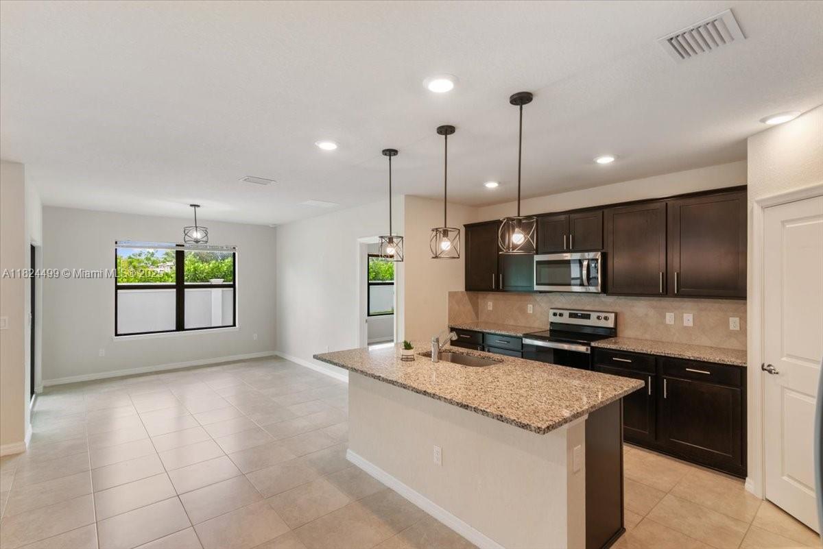 2941 Hibiscus Ave, Lauderdale Lakes, FL, 33311/$415,000 1 2941 Hibiscus Ave