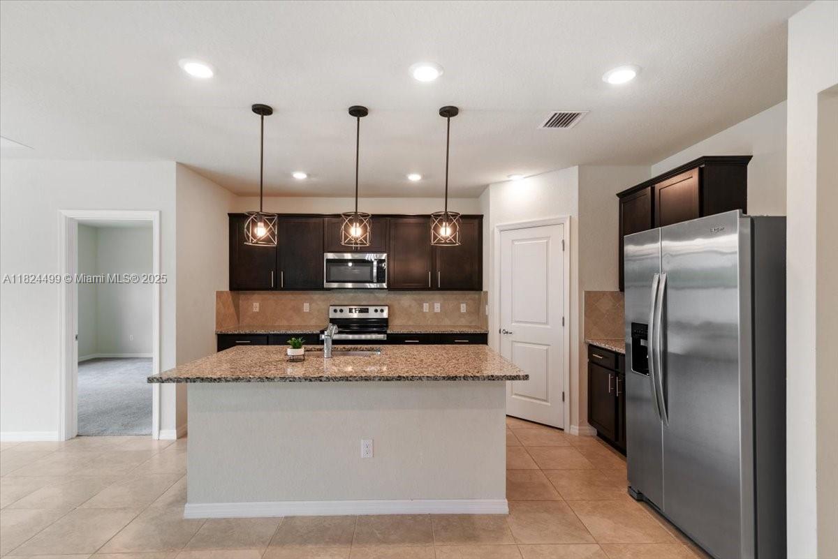 2941 Hibiscus Ave, Lauderdale Lakes, FL, 33311/$415,000 2 2941 Hibiscus Ave