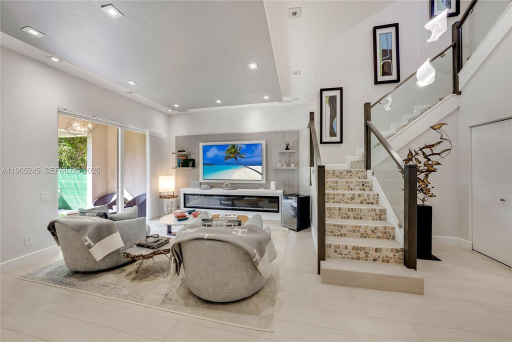 Photo of 1366 W Harbor Vw W, Hollywood, FL 33019 (MLS # A11965245)