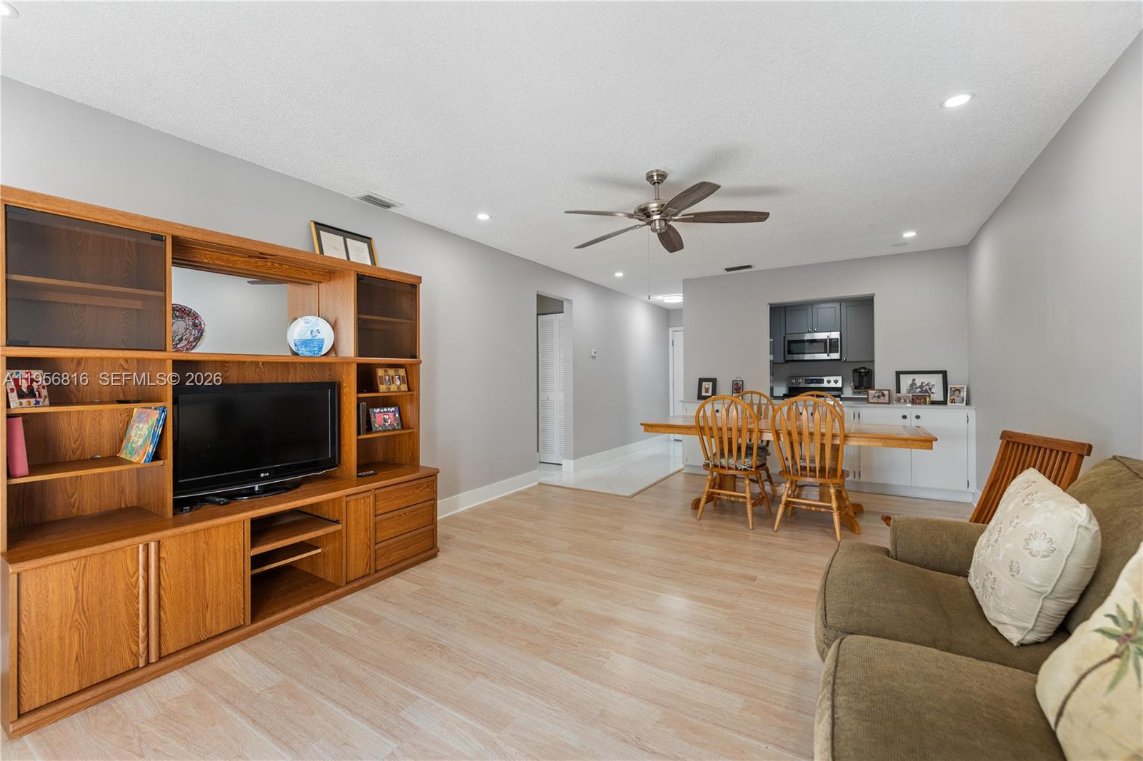 RAMBLEWOOD EAST CONDO - Residential