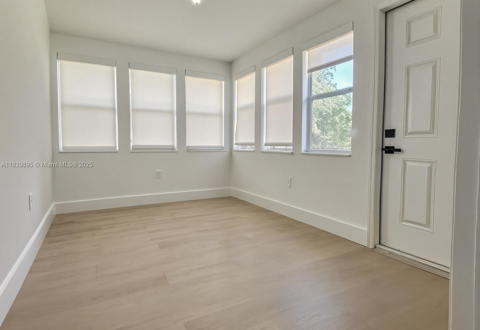 125 Frow Ave 1