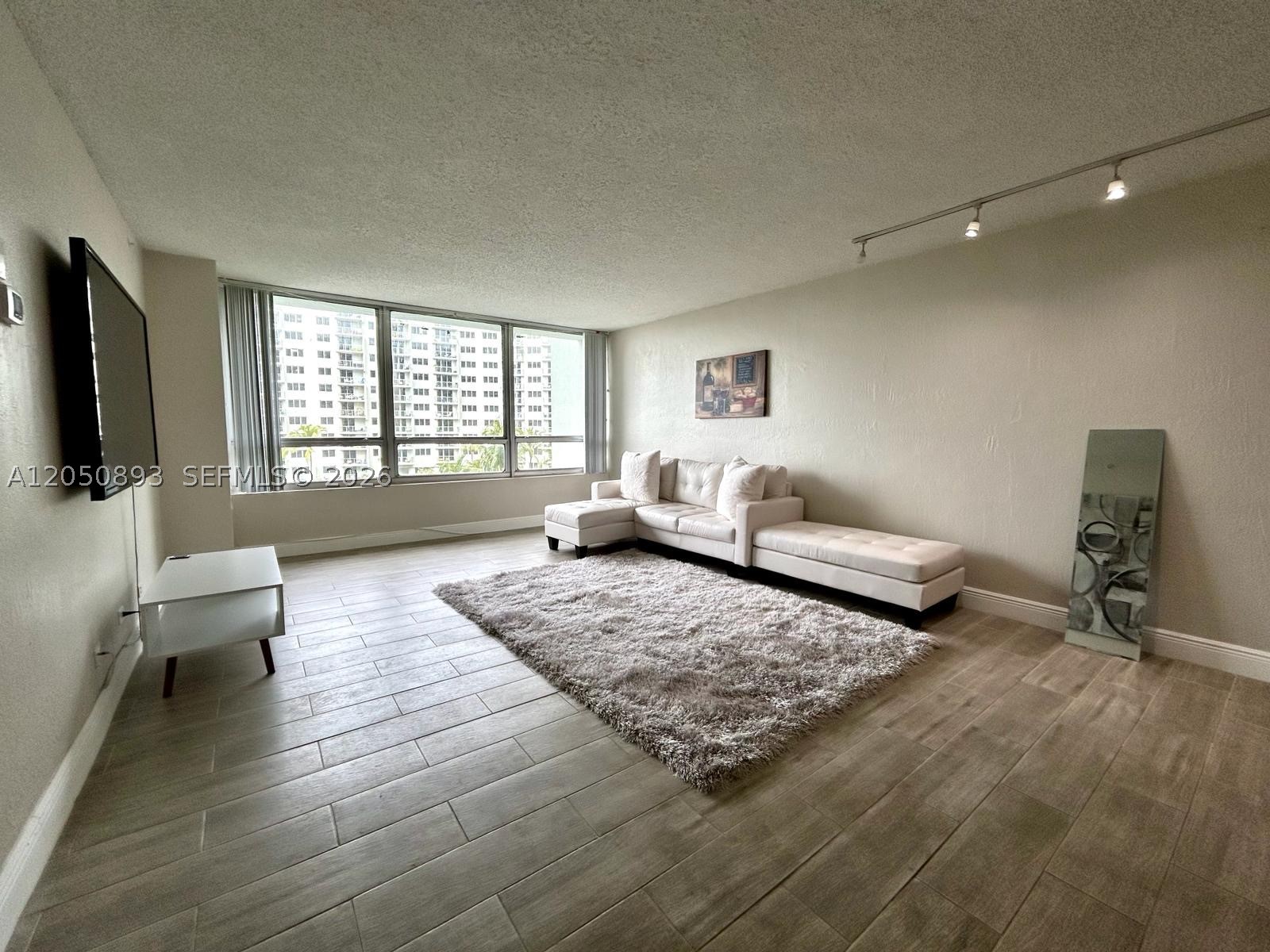 1500 Bay Rd 558S