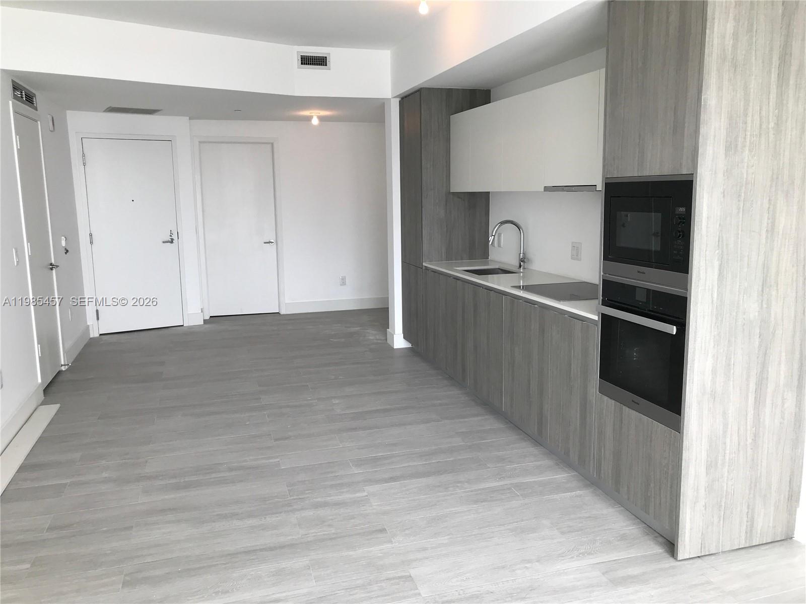 2900 NE 7th Ave 1008