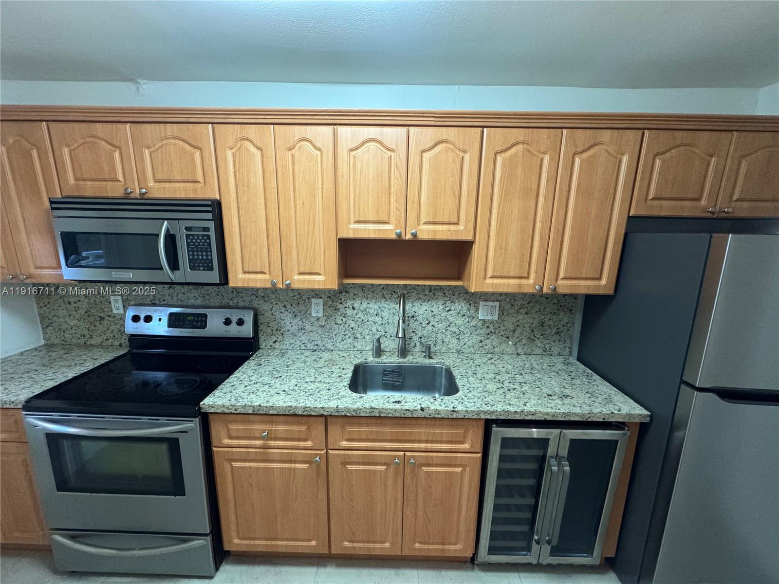 SUNSET POINT CONDO - Residential Lease