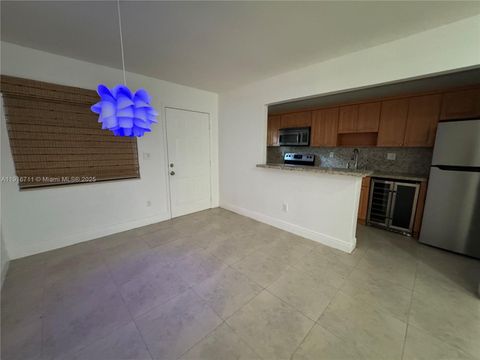 5839 SW 74th Ter 104 South Miami FL 33143