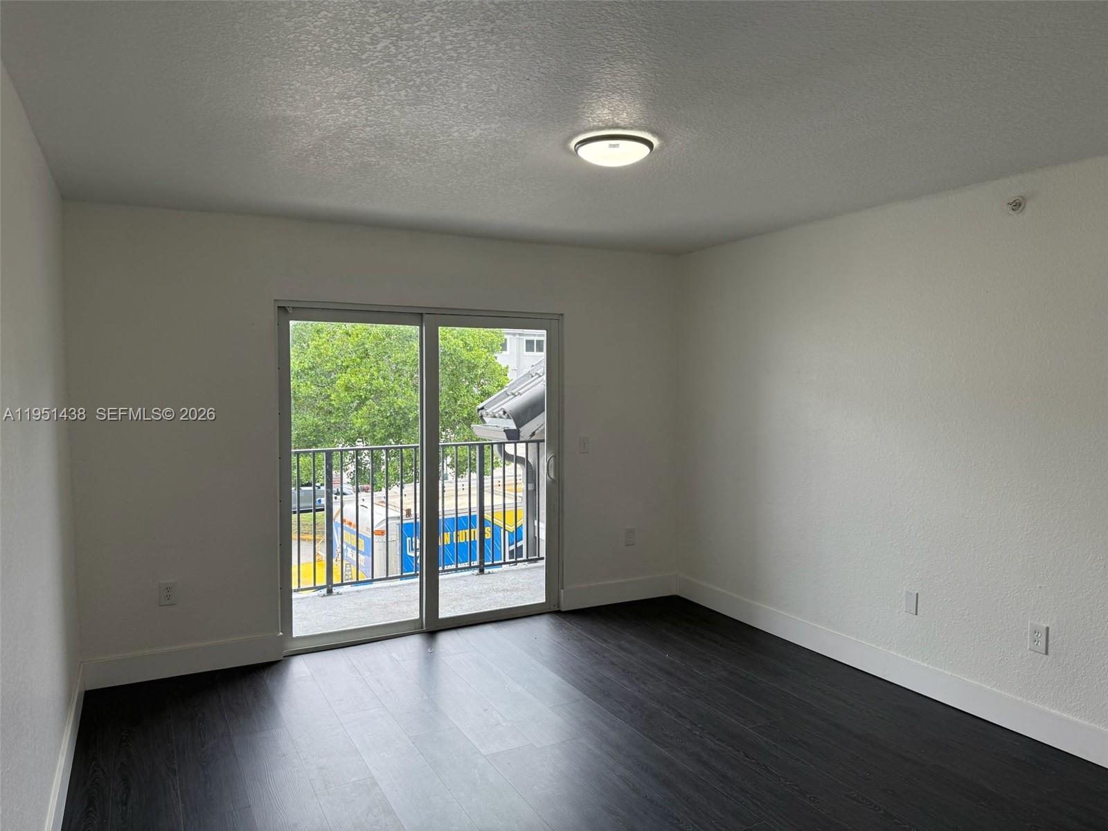 VISTA TRACE - Residential