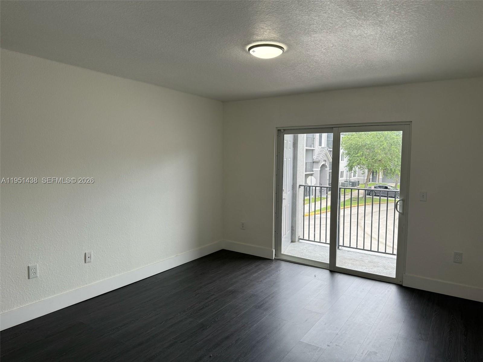 VISTA TRACE - Residential