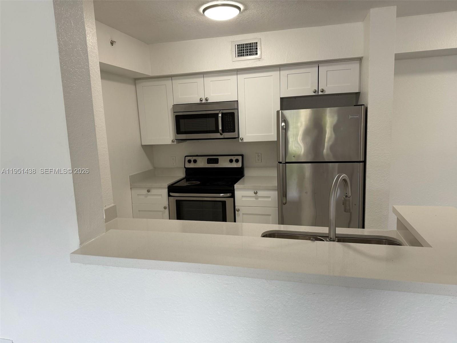 VISTA TRACE - Residential