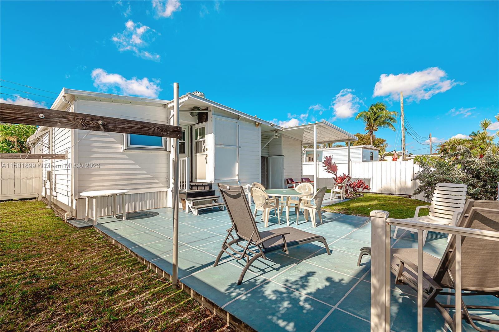 SUNSET LAKE PARK - Residential