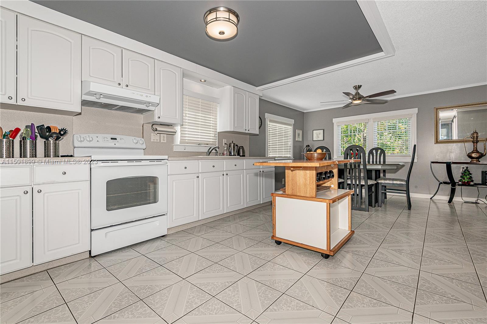 SUNSET LAKE PARK - Residential