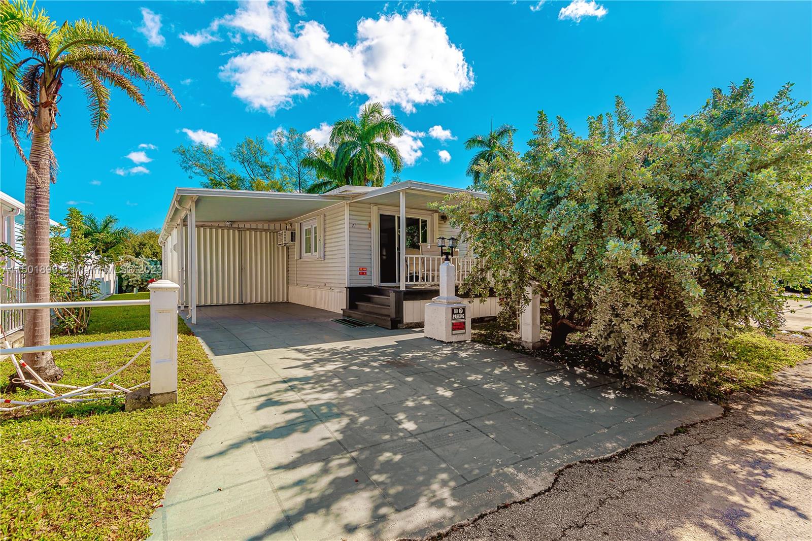 SUNSET LAKE PARK - Residential