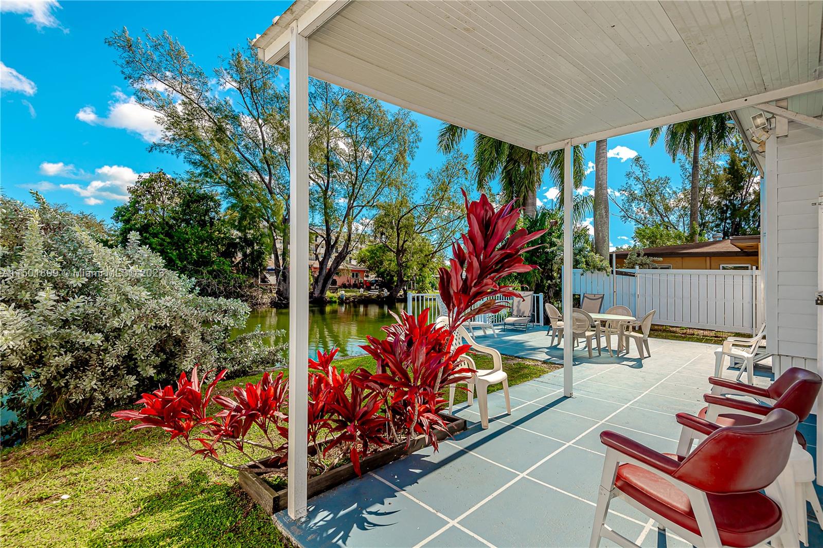 SUNSET LAKE PARK - Residential