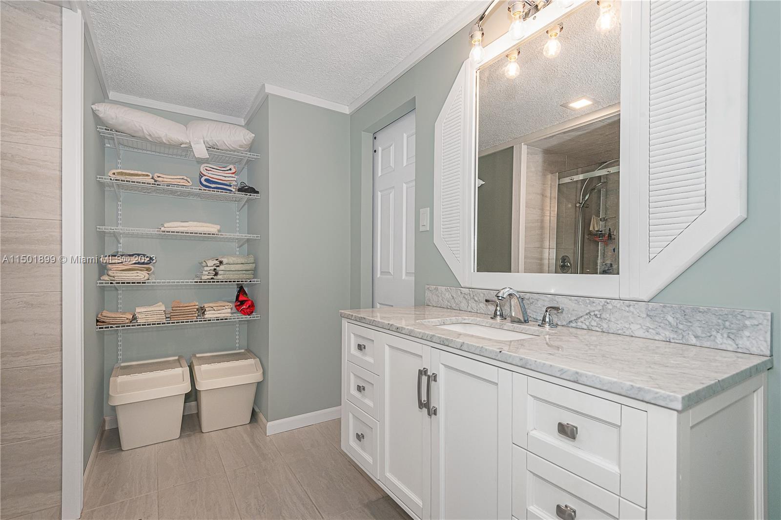 SUNSET LAKE PARK - Residential