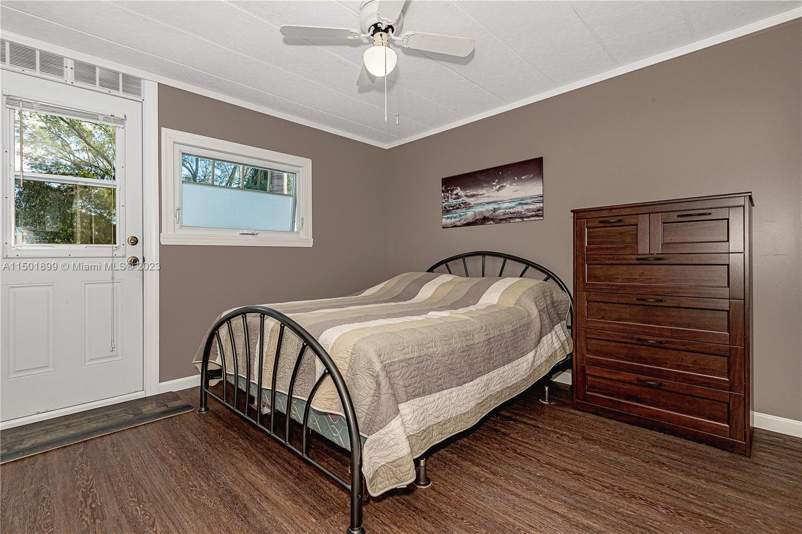 SUNSET LAKE PARK - Residential