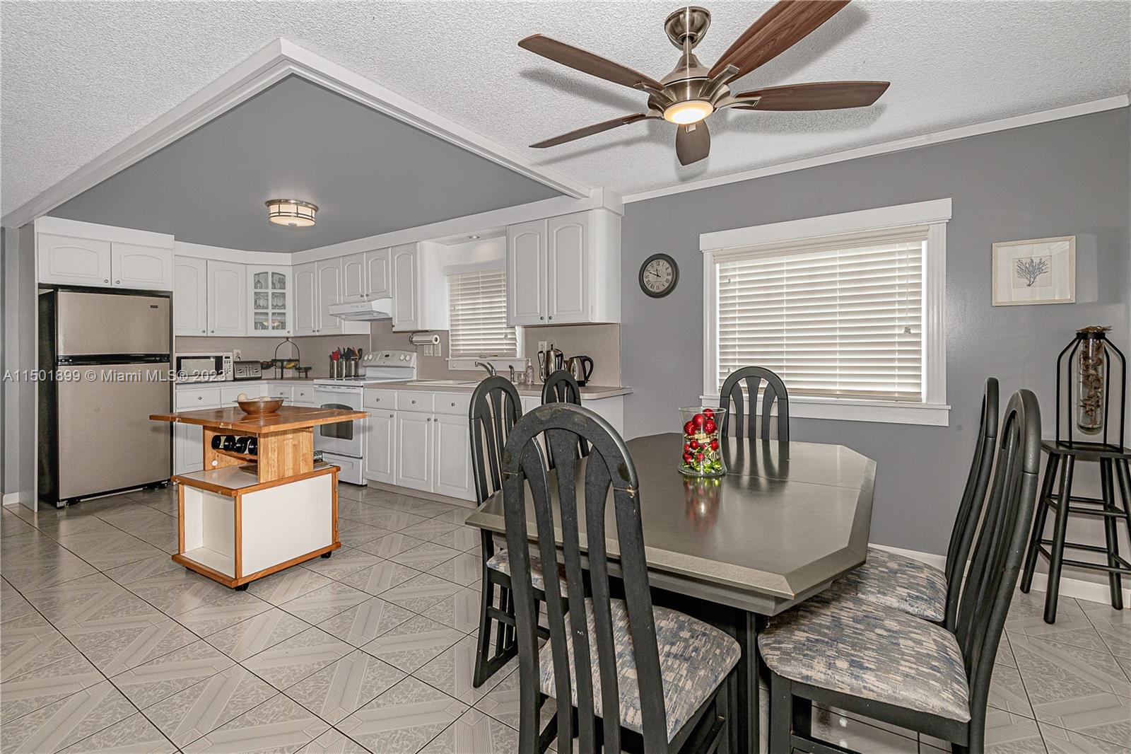 SUNSET LAKE PARK - Residential