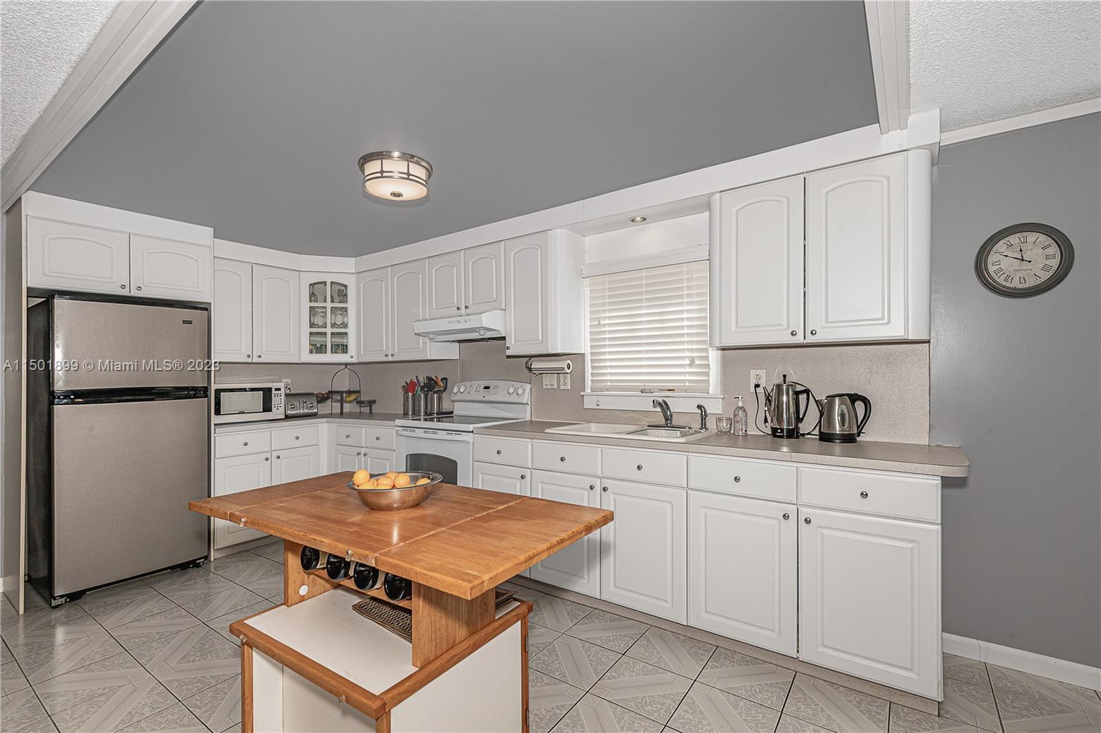 SUNSET LAKE PARK - Residential