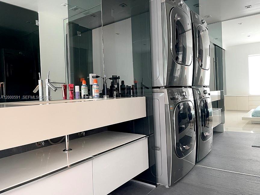 THE DRAKE CONDO - Residential Lease