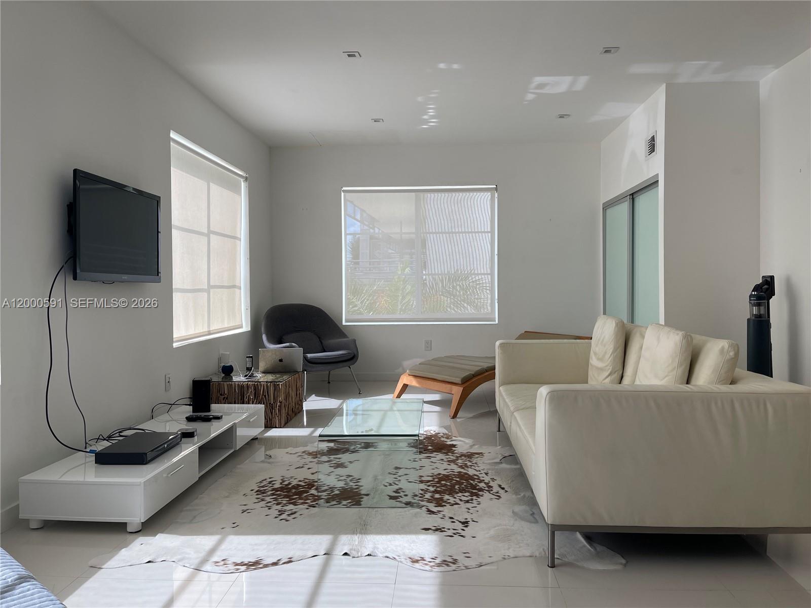 THE DRAKE CONDO - Residential Lease