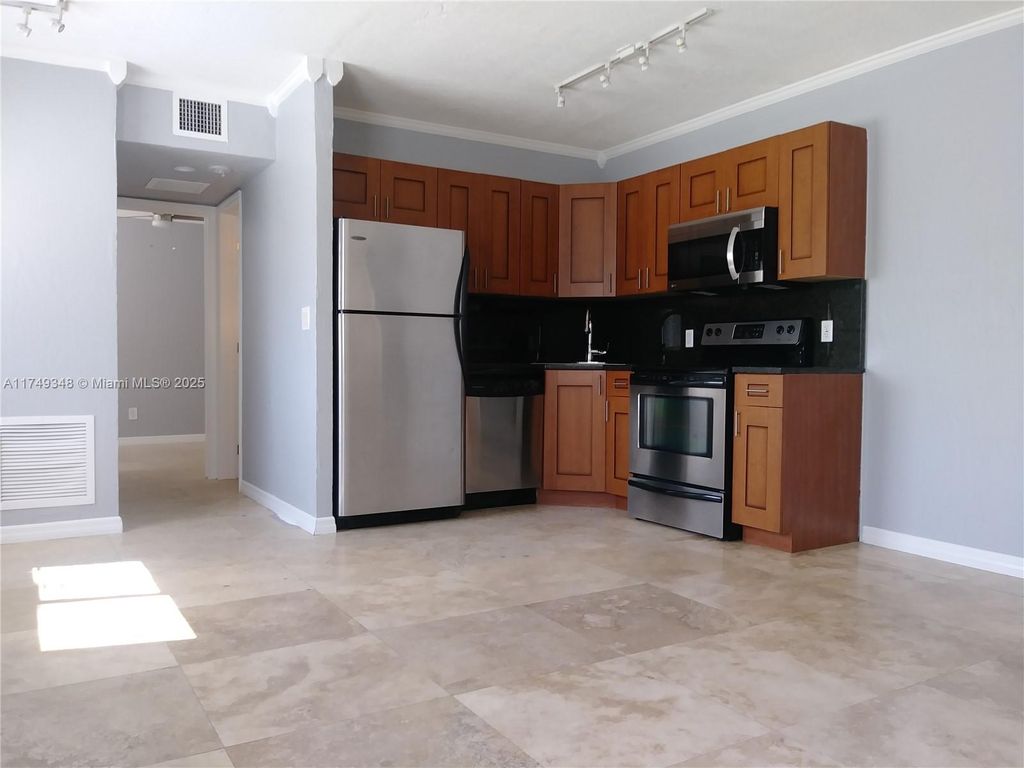 Photo of 1848 NE 46th St #G4, Fort Lauderdale, FL 33308 (MLS # A11749348)