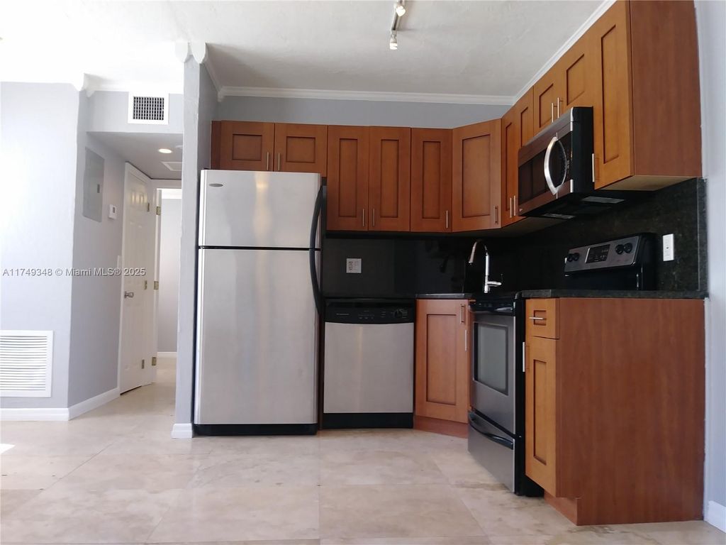 Photo of 1848 NE 46th St #G4, Fort Lauderdale, FL 33308 (MLS # A11749348)