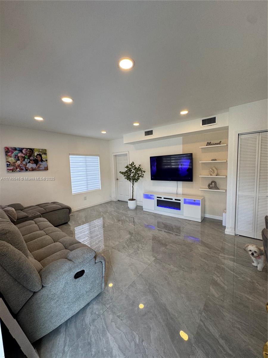 PL OF NORTH HAVEN - Residential
