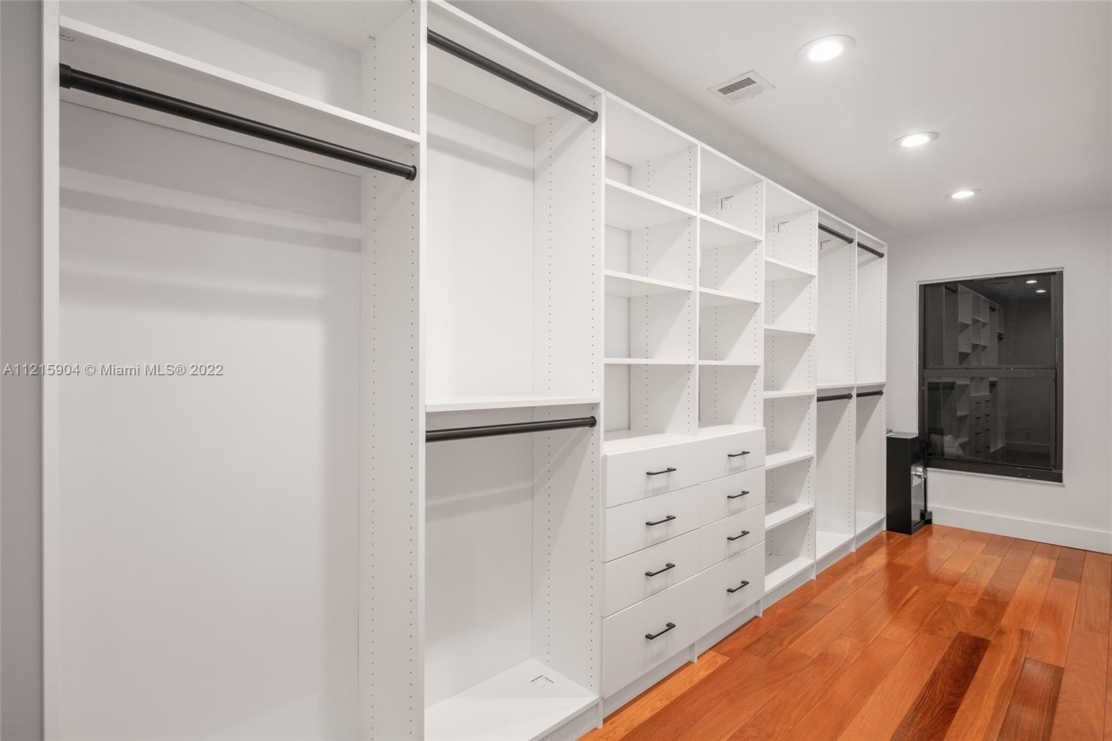 GOLDEN ISLES ESTATES FIRS - Residential