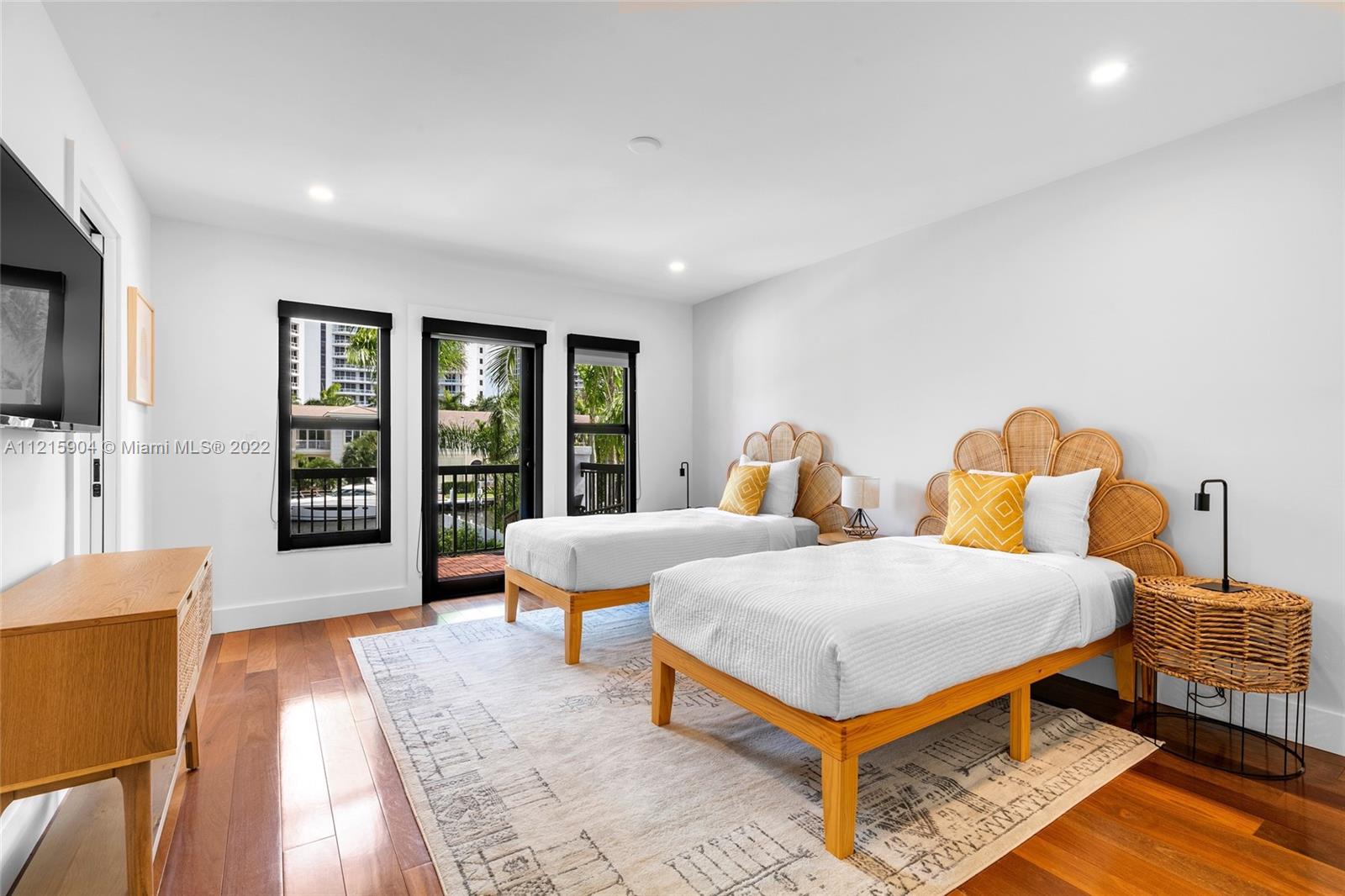 GOLDEN ISLES ESTATES FIRS - Residential