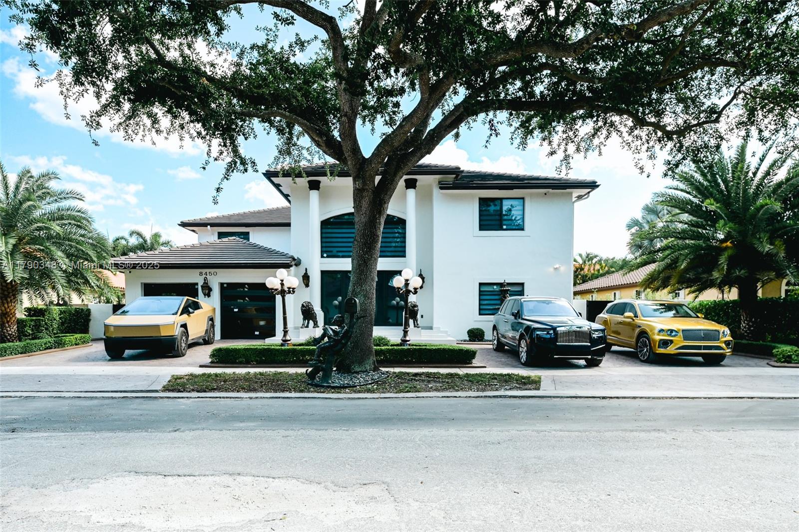 Rental Property at 8450 Nw 169th Ter, Miami Lakes, Miami-Dade County, Florida - Bedrooms: 5 
Bathrooms: 5  - $8,500 MO.