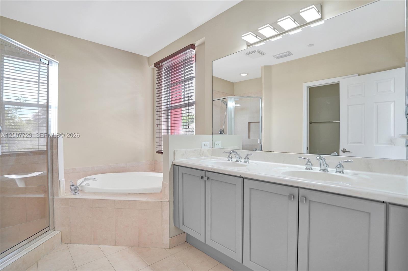 VILLA MEDICI CONDO - Residential